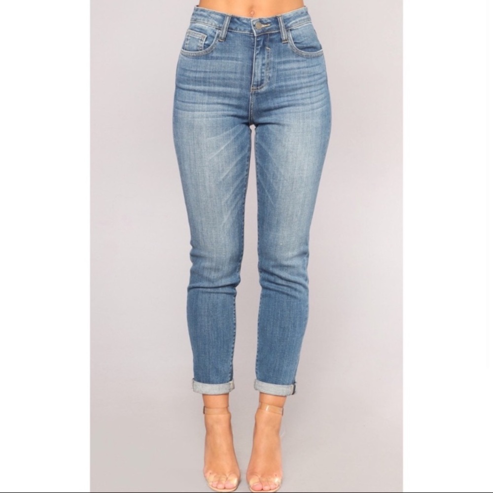 FashionNova// high rise boyfriend jeans